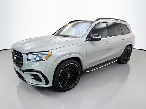 Used 2024 Mercedes-Benz GLS 580 4MATIC image 3
