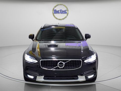 Used 2018 Volvo V90 T5 Cross Country w/ Convenience Package image 9