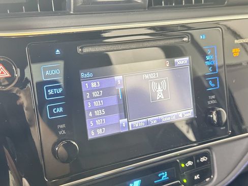 Used 2017 Toyota Corolla SE FWD image 27