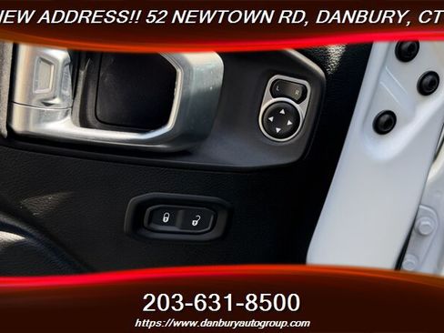 Used 2024 Jeep Wrangler Unlimited w/ Convenience Group AWD/4WD image 12