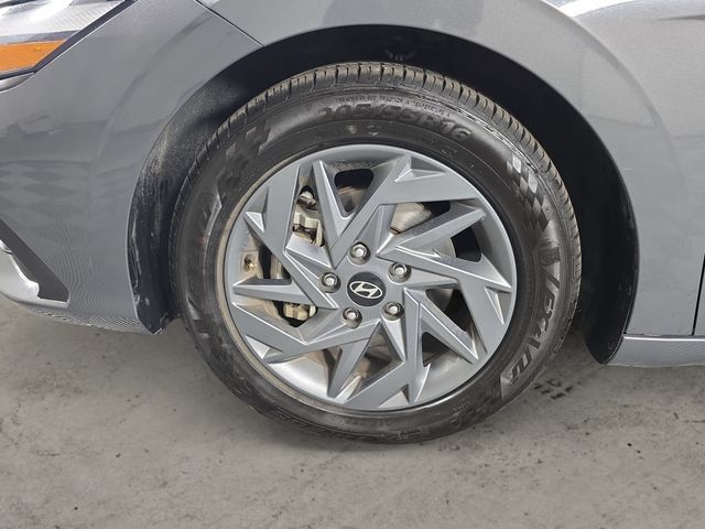 Used 2024 Hyundai Elantra SEL FWD image 9