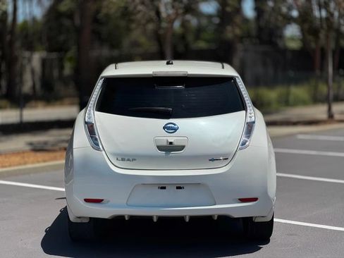 Used 2015 Nissan Leaf SV FWD image 8