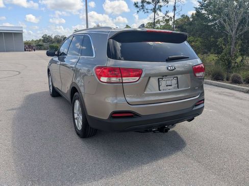 Used 2018 Kia Sorento FWD image 7
