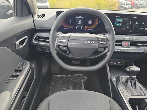New 2025 Kia K4 LXS image 15