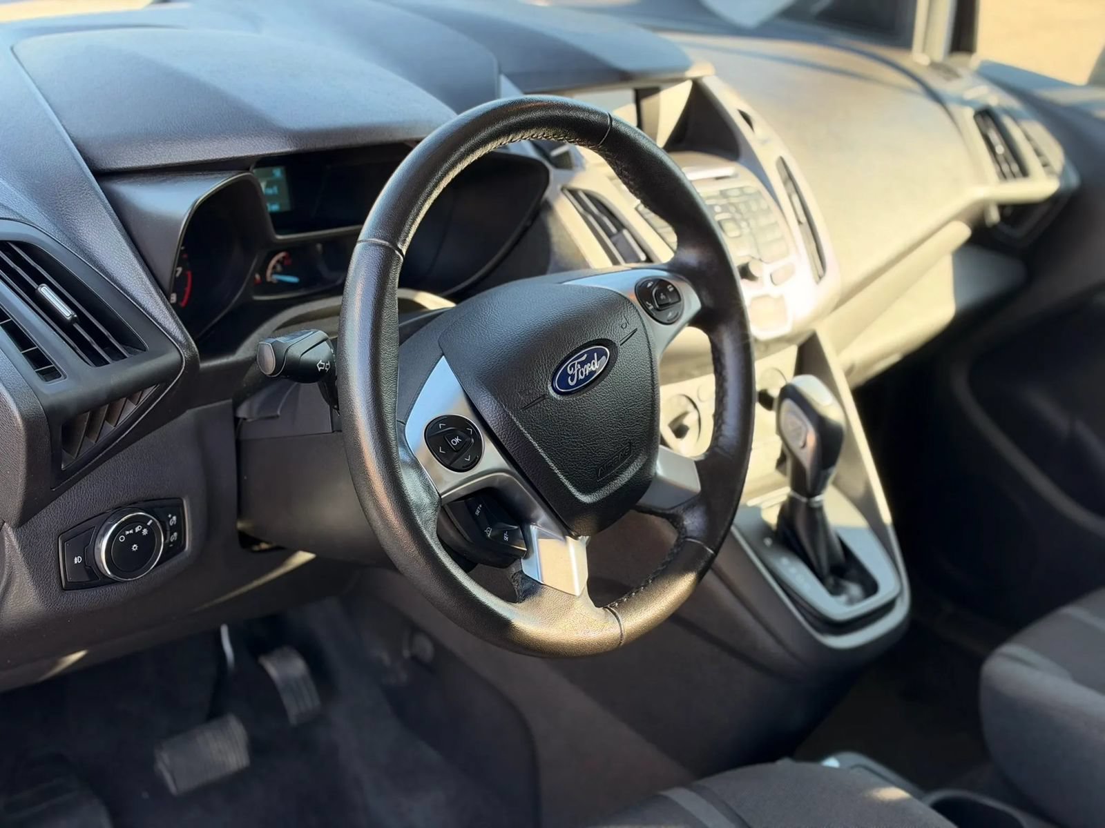 Used 2017 Ford Transit Connect XLT FWD image 9