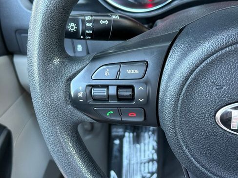 Used 2018 Kia Sedona L FWD image 26