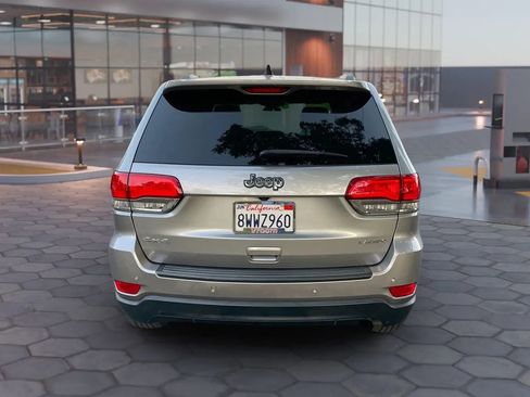 Used 2018 Jeep Grand Cherokee Laredo image 8