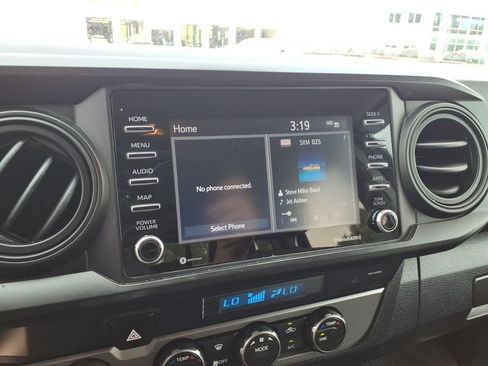 Used 2022 Toyota Tacoma SR AWD/4WD image 17