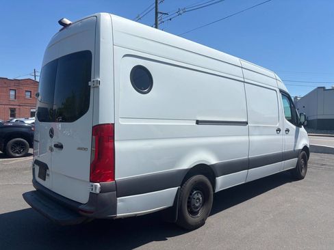 Used 2022 Mercedes-Benz Sprinter 2500 image 5