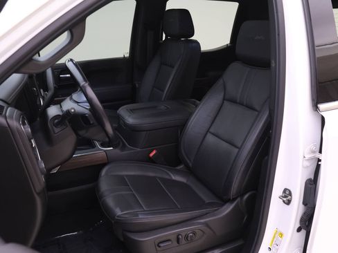 Used 2022 Chevrolet Silverado 1500 High Country w/ Technology Package image 4