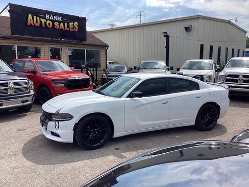 Used 2016 Dodge Charger SXT w/ Blacktop Package RWD image 1