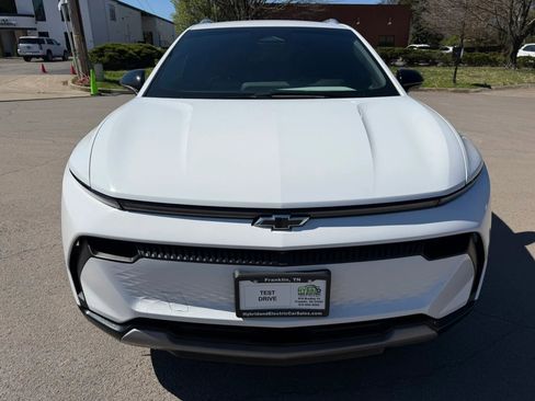 Used 2025 Chevrolet Equinox EV LT w/ LPO, Blackout Package image 9