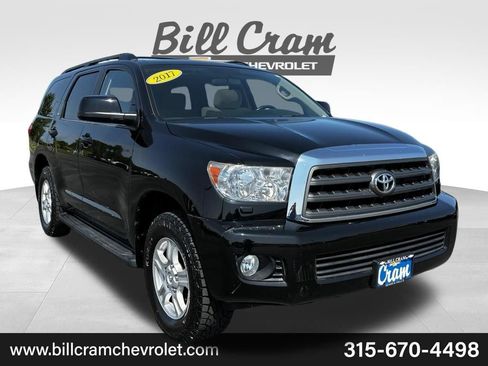 Used 2017 Toyota Sequoia SR5 AWD/4WD image 1