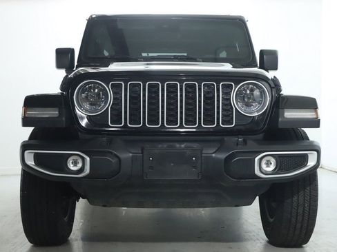 Used 2025 Jeep Wrangler Unlimited Sahara AWD/4WD image 6