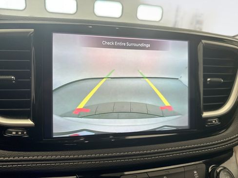 Used 2024 Chrysler Pacifica Limited FWD image 16