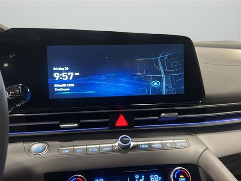 Used 2024 Hyundai Elantra SEL FWD image 16