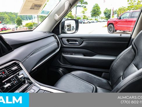 Used 2025 Nissan Armada SV AWD/4WD image 36