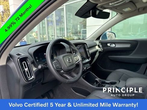 Certified 2025 Volvo XC40 B5 Core image 32
