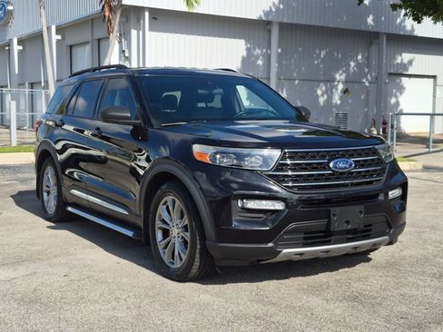 Used 2020 Ford Explorer XLT w/ Equipment Group 202A RWD image 3