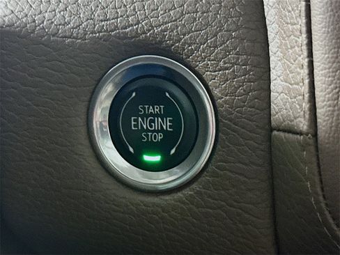 Used 2021 GMC Yukon Denali w/ Denali Premium Package image 28