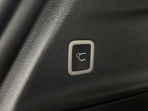 Used 2023 Chrysler Pacifica Pinnacle FWD image 39