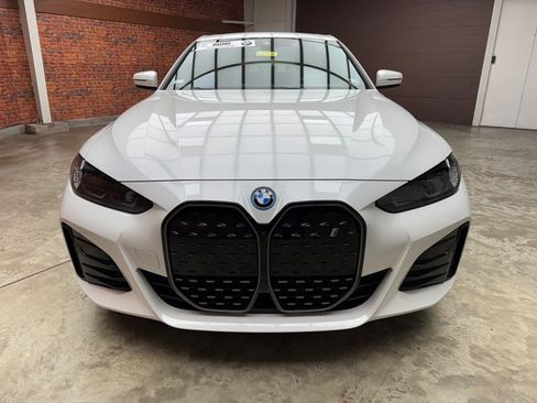Certified 2022 BMW i4 eDrive40 w/ M Sport Package image 8