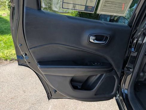 Used 2018 Jeep Compass Latitude AWD/4WD image 27