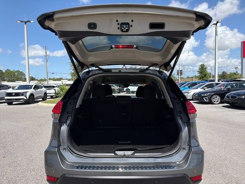 Used 2019 Nissan Rogue SV w/ Premium Package FWD image 13