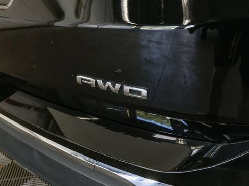 Used 2024 GMC Terrain SLT AWD/4WD image 11