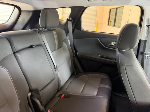 Used 2025 Chevrolet Blazer LT FWD image 32