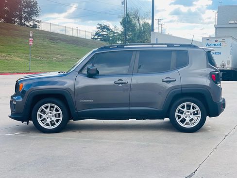 Used 2019 Jeep Renegade Latitude image 3