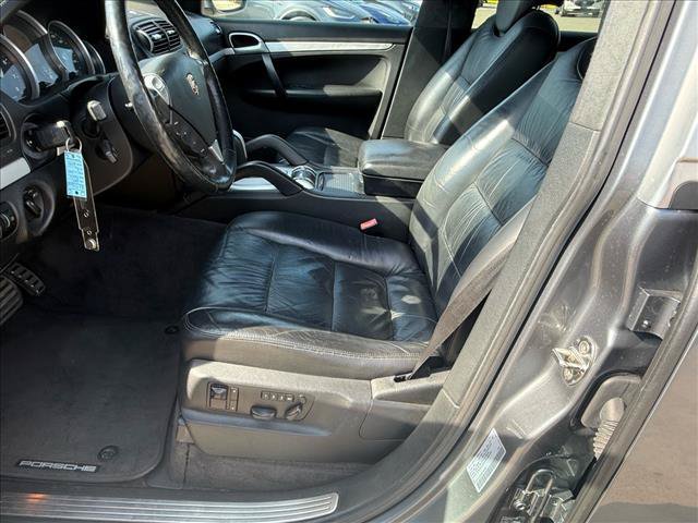 Used 2004 Porsche Cayenne Turbo AWD/4WD image 15