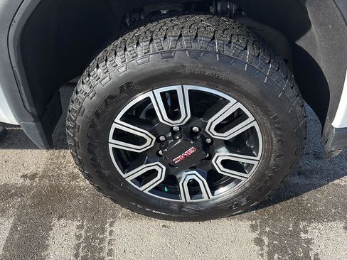 Used 2023 GMC Sierra 2500 AT4 w/ AT4 Premium Plus Package image 12