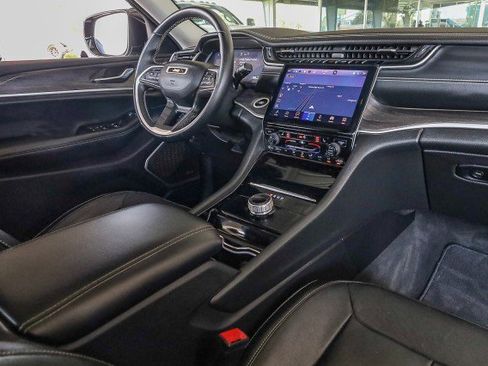 Used 2022 Jeep Grand Cherokee Limited image 40