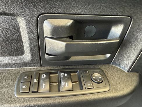 Used 2013 RAM 2500 Tradesman w/ Chrome Appearance Group image 32