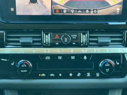 New 2026 Nissan Pathfinder SL image 4