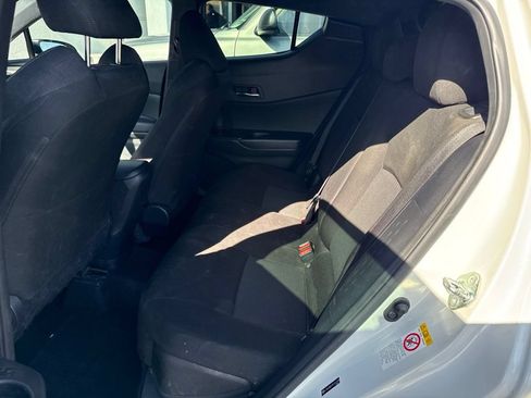 Used 2019 Toyota C-HR XLE FWD image 6