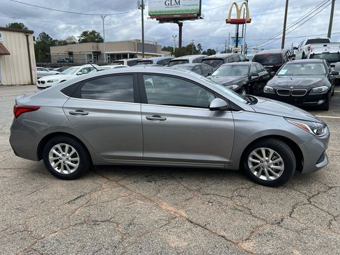 Used 2022 Hyundai Accent SEL image 11