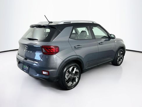 Used 2025 Hyundai Venue Limited FWD image 9