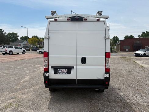 Used 2021 RAM ProMaster 2500 w/ Convenience Group FWD image 4