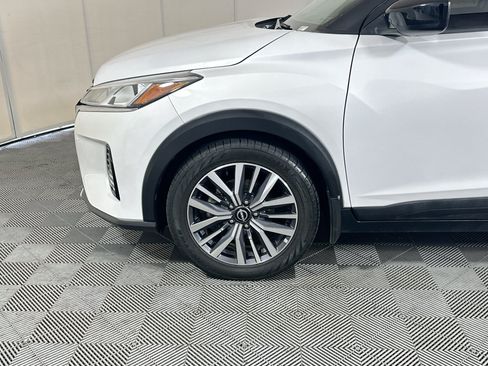 Used 2022 Nissan Kicks SV FWD image 11