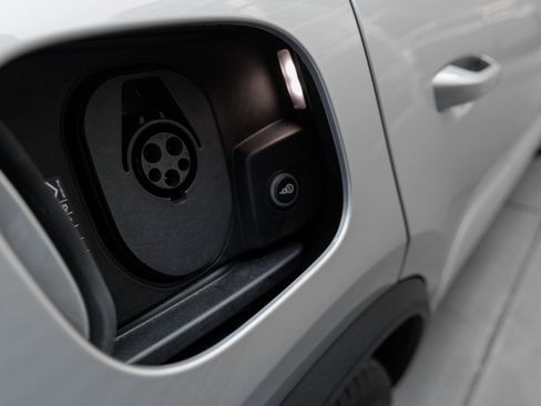 Used 2025 Porsche Macan 4S Electric image 31