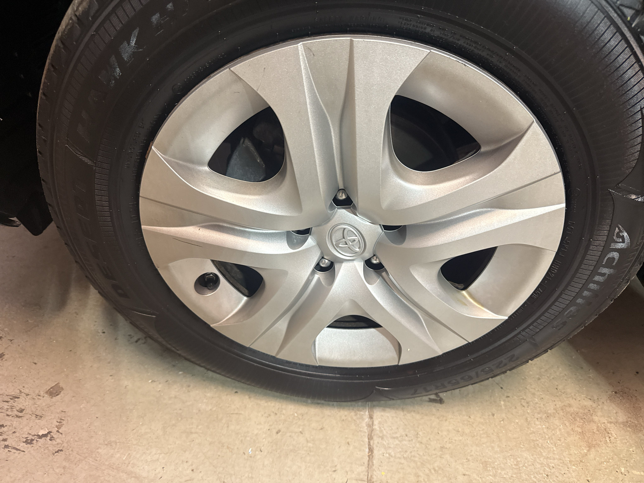 Used 2015 Toyota RAV4 LE AWD/4WD image 25