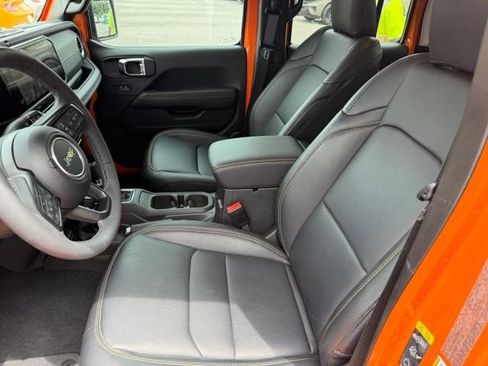 Used 2025 Jeep Gladiator Sport AWD/4WD image 13