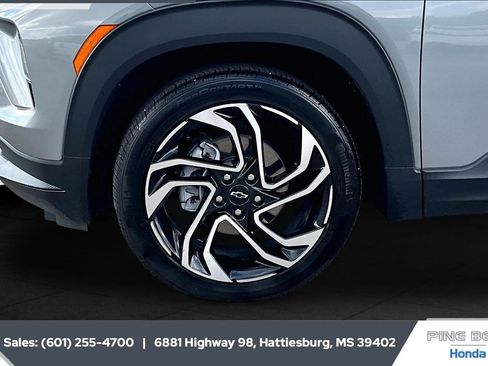 Used 2025 Chevrolet TrailBlazer RS w/ Convenience Package FWD image 7