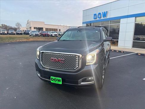 Used 2017 GMC Yukon Denali image 2
