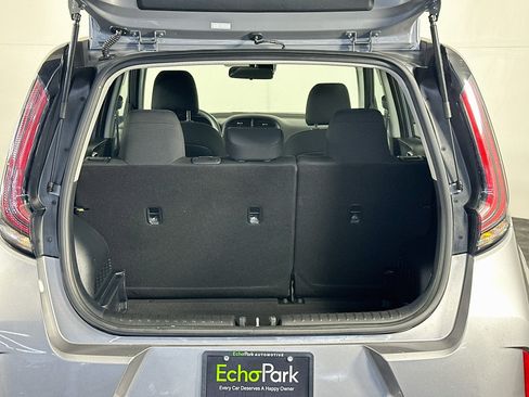 Used 2025 Kia Soul LX w/ LX Technology Package FWD image 28