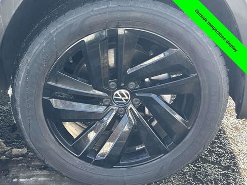 Used 2023 Volkswagen Atlas Cross Sport SE image 32