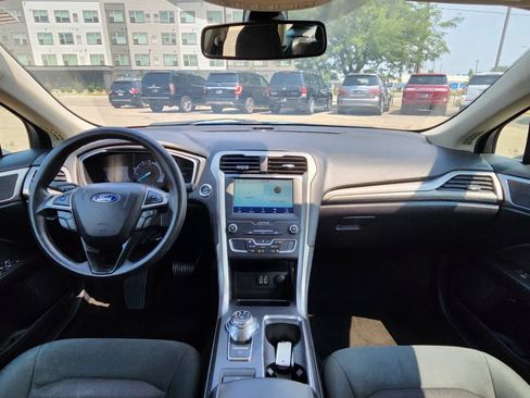 Used 2020 Ford Fusion SE FWD image 2