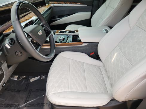 Used 2025 Cadillac Escalade Sport Platinum w/ LPO, Floor Liner Package image 12